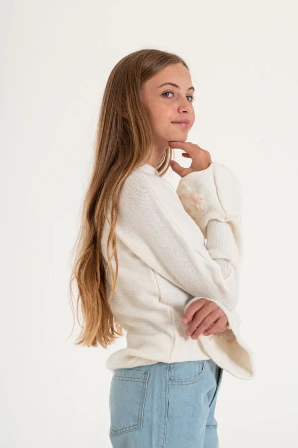 Sweater tejido con las mangas bordadas Fabia