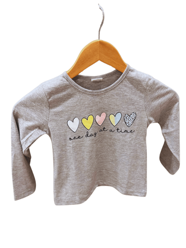 Remera One Day At a Time mangas largas - Imagen 3