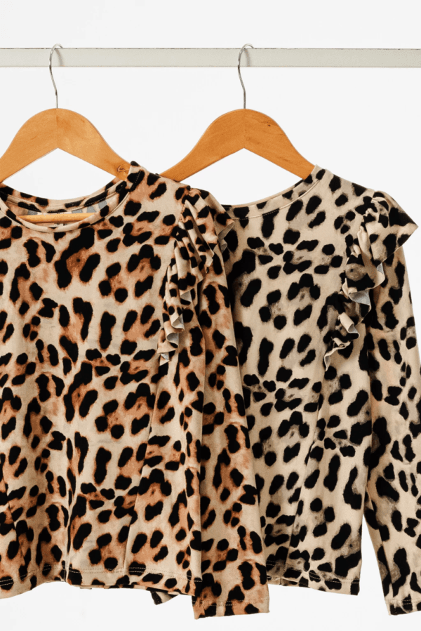 Remera con volados Carmela print - Imagen 5
