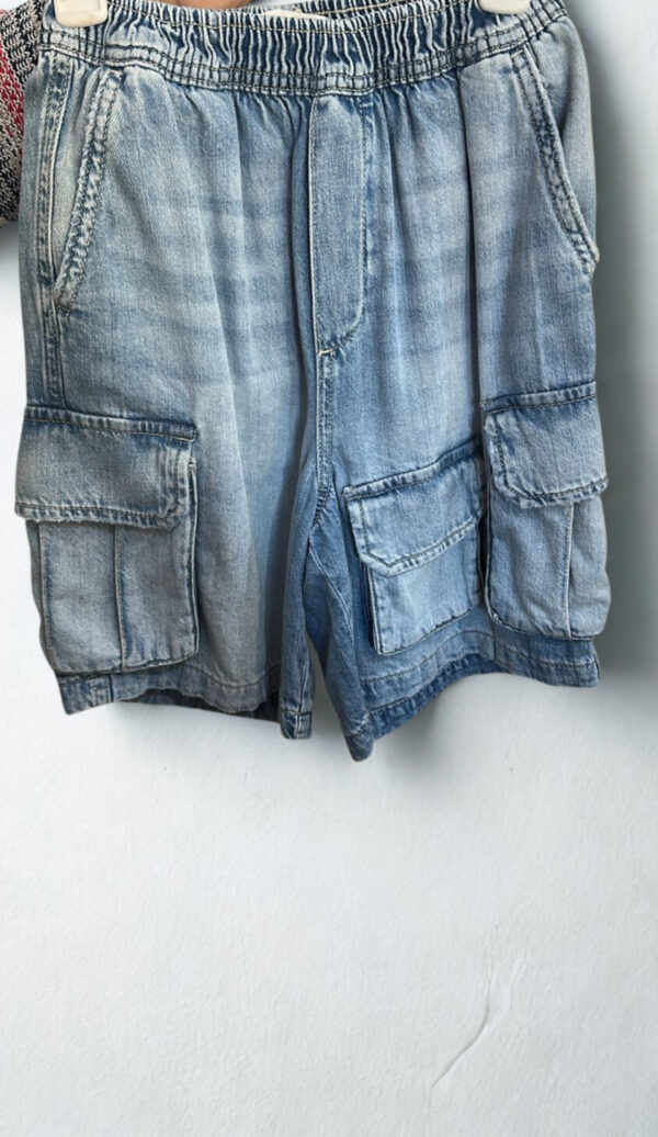 Bermuda de Jean Cargo 2 bolsillos  Zara