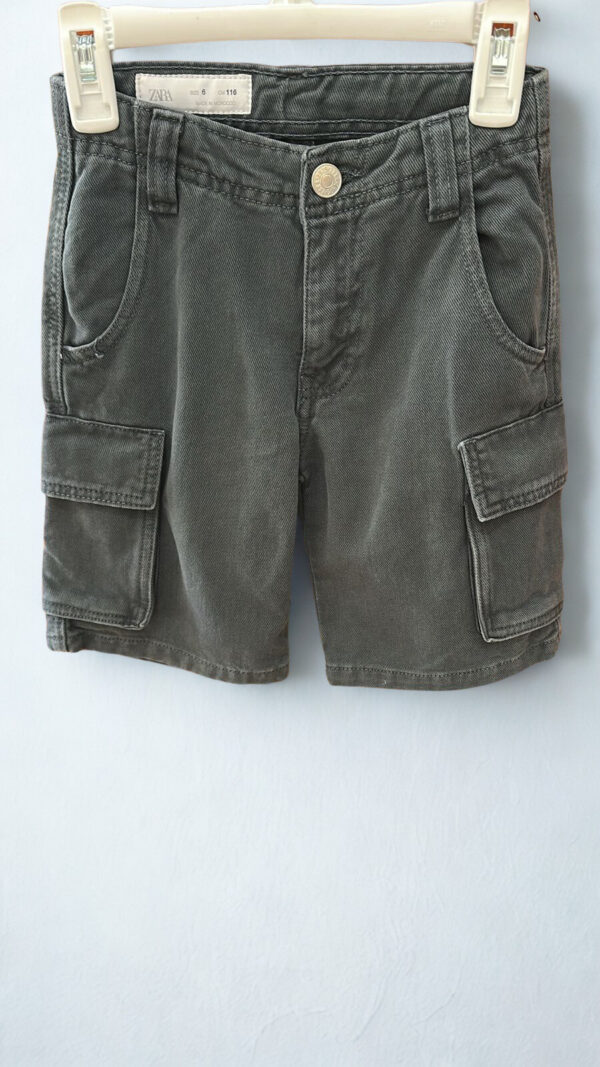 Bermuda Denim cargo con boton Zara